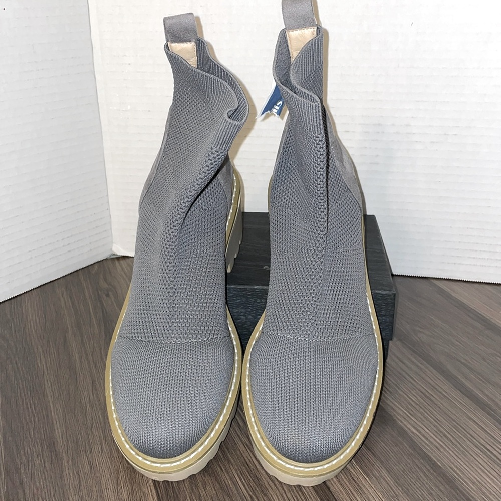 Nicole Miller New York women’s gray knit boots size 8.5
